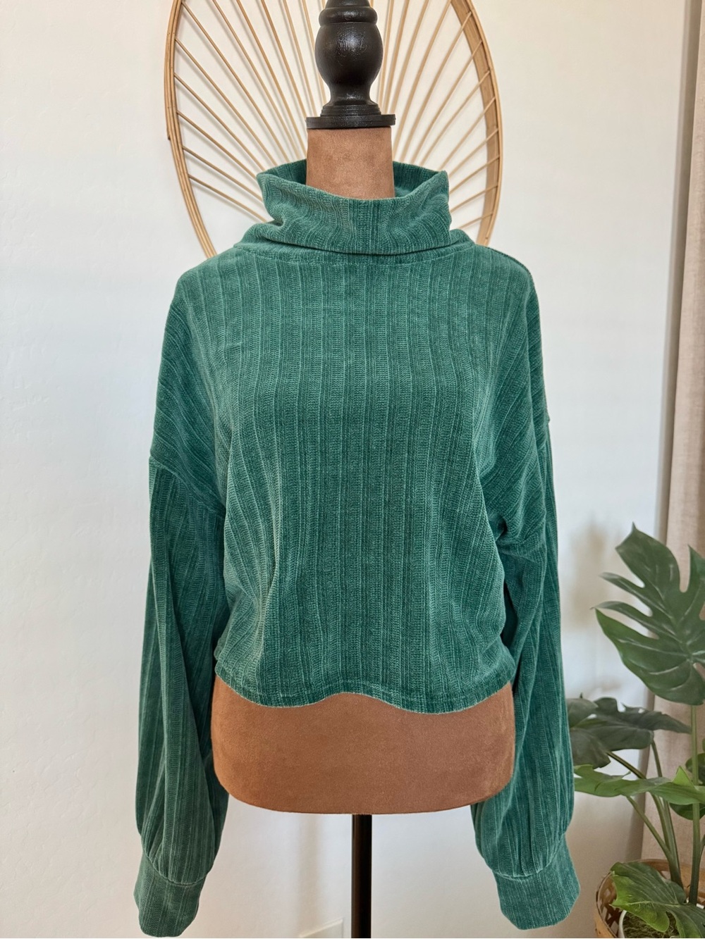 Women's Emerald Green Ribbed High Neck Cropped Sweater
